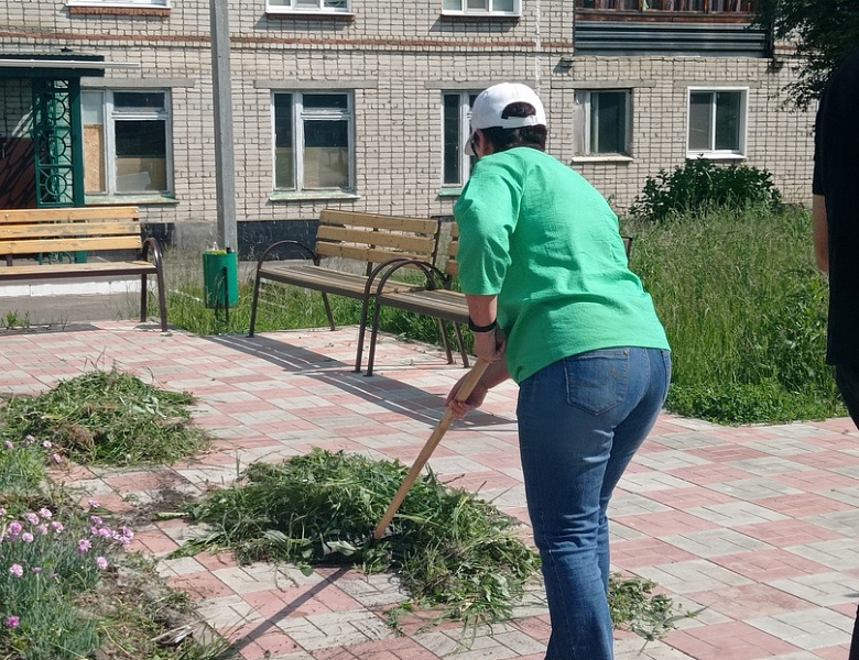 Акция по уборке детской территории "Стрелка парк"