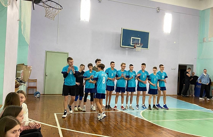 Стартовал турнир по волейболу