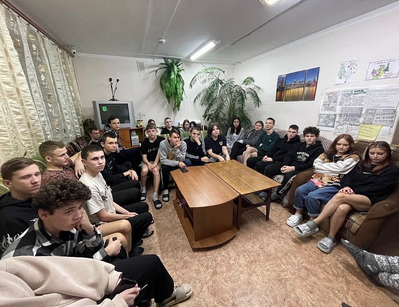Урок финансовой грамотности в общежитии " С деньгами на ты!"