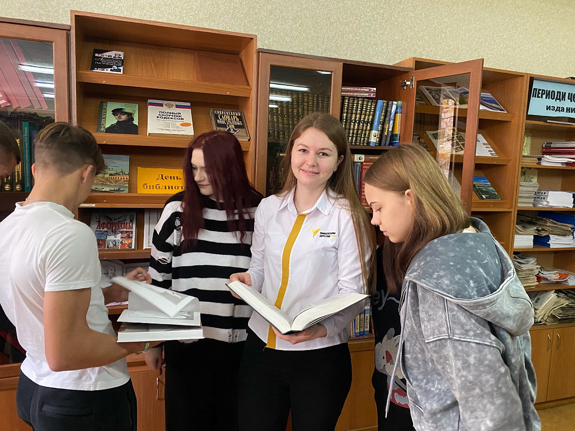 Выставка, посвященная Дню школьных библиотек