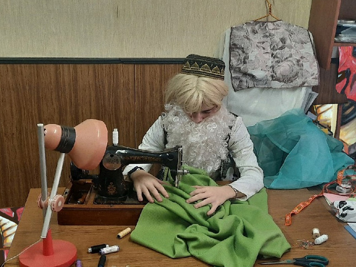 «Воссоздание сюжетов картин рабочих профессий, посвященных труду портного, парикмахера и продавца»