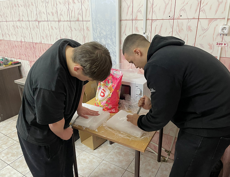 Изготовили окопные свечи