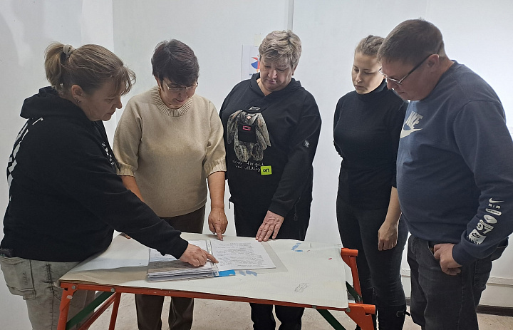 Продолжается работа основной группы участников на площадке по компетенции «Малярные и декоративные работы».