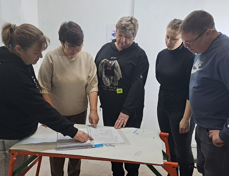 Продолжается работа основной группы участников на площадке по компетенции «Малярные и декоративные работы».