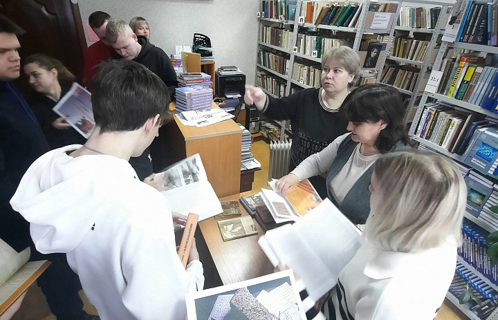  Конкурс. на лучшую книжную выставку. 313 группа