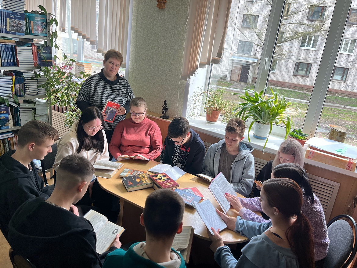 Студенты 3 курса посетили библиотеку
