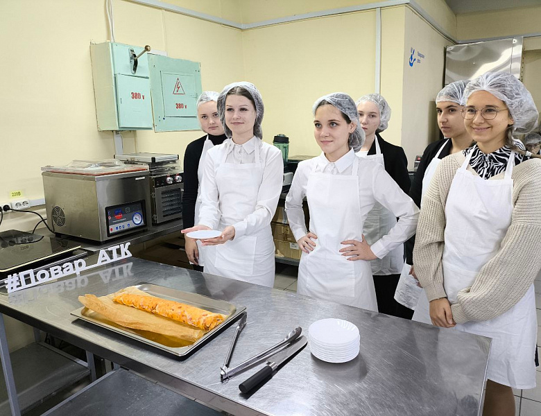 «Омлет с ароматом будущего: школьницы открыли секреты кулинарного мастерства!»