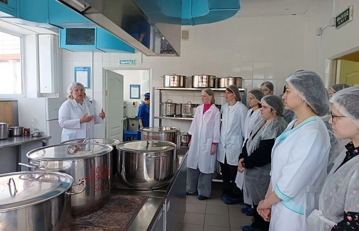 Будущие повара знакомятся с профессией на практике!