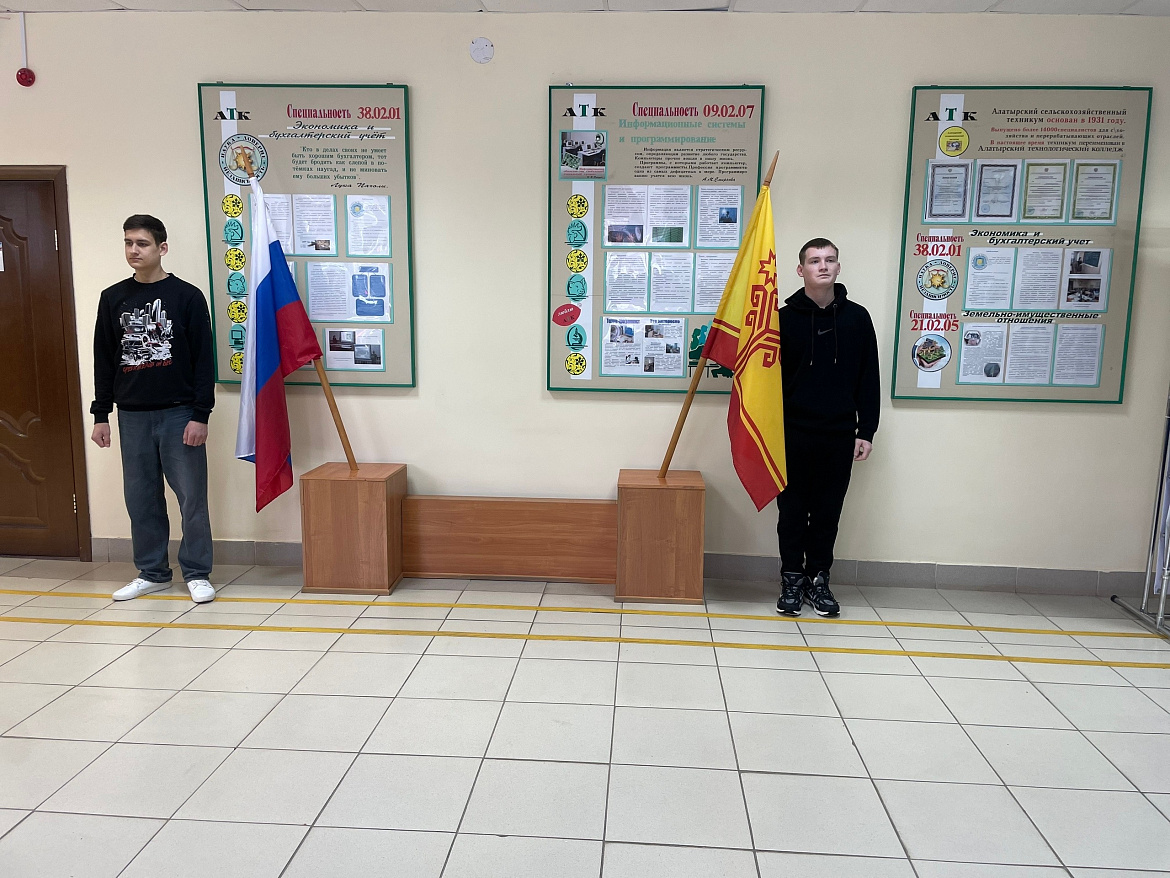 Поднятие флагов 2 марта