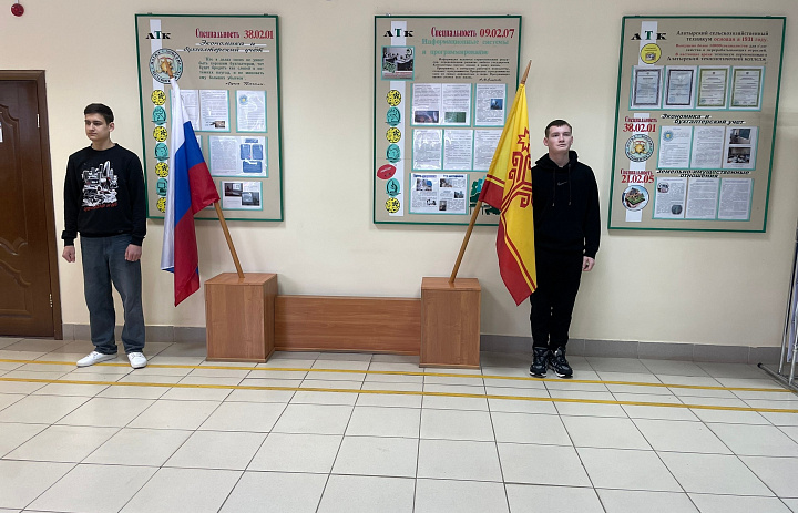 Поднятие флагов 2 марта