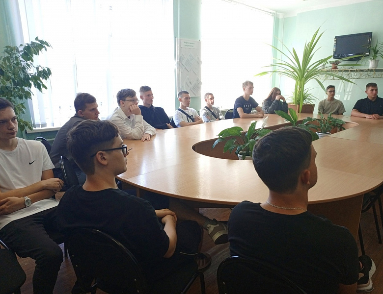 Кинолекторий, посвященный окончанию Второй мировой войны.