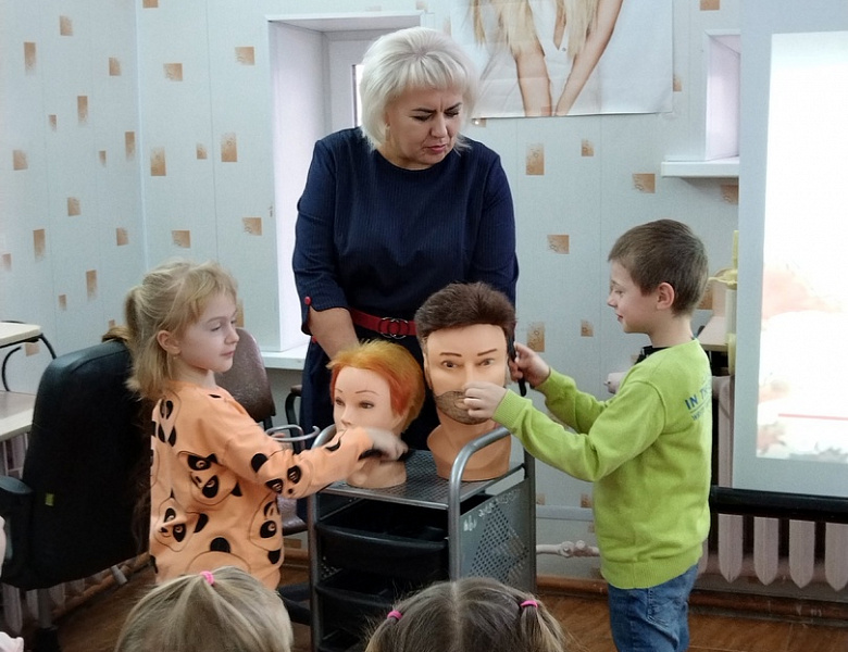 Первое «Знакомство с парикмахером»