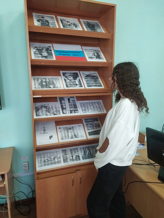 Фотовыставка "Народов много - Родина одна"