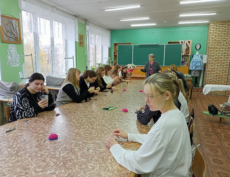 Мастер- класс по изготовлению брошки из использованных молний