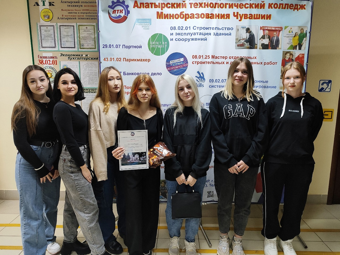 Восьмую учебную неделю  начали с награждений!