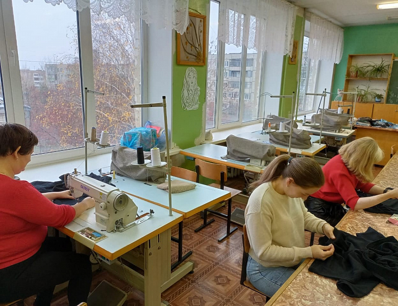 «Шьем для наших»