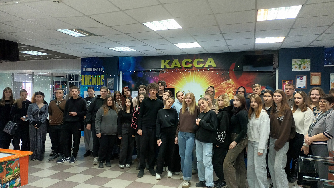 Студенты  посмотрели фильм "Алиса в Стране чудес"