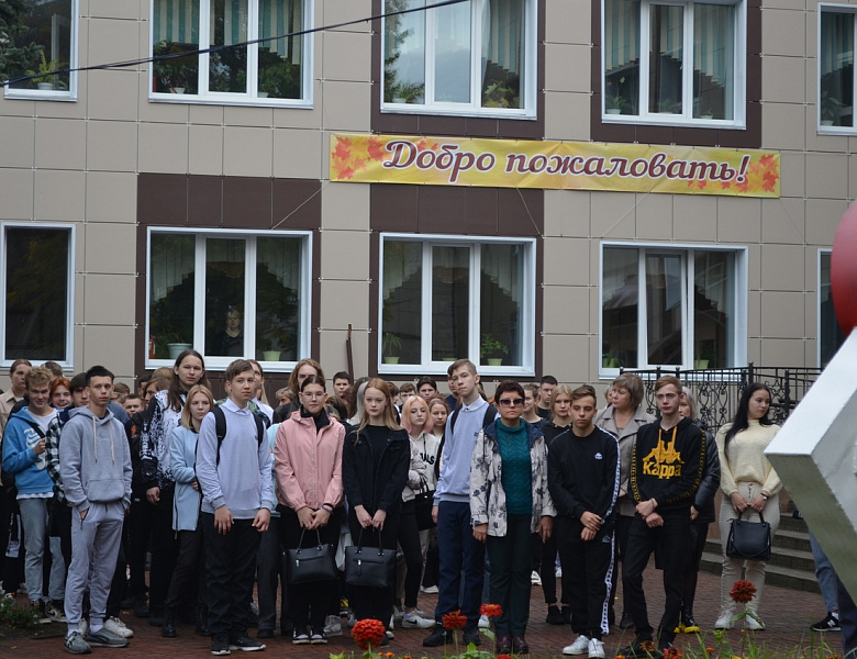 Традиционное поднятие флагов