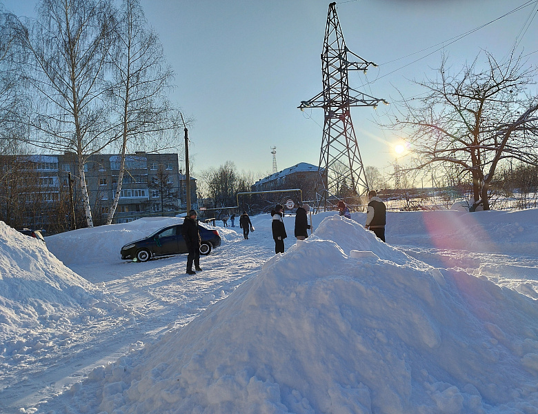 Продолжили ликвидировать последствия снегопада
