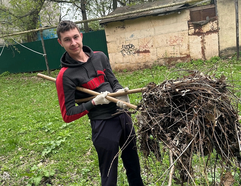 Субботник в сквере "30-летия ВЛКСМ".