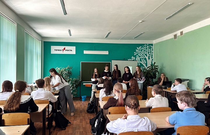Волонтеры провели патриотическую акцию «Георгиевская ленточка»