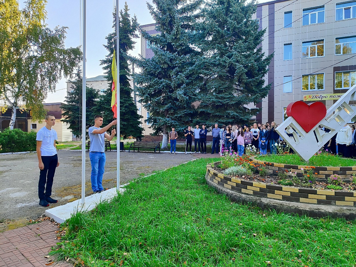 Поднятие флагов 16 сентября