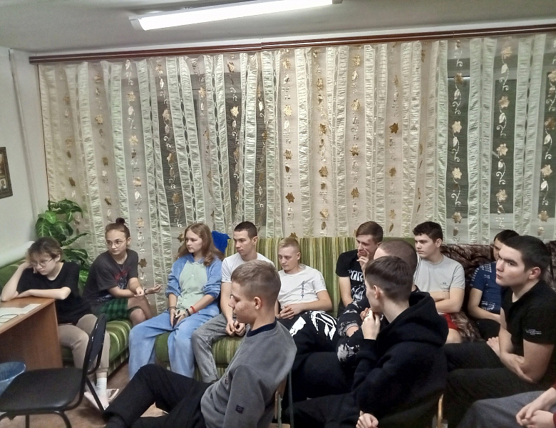 Просмотр патриотического фильма "Пятёрка отважных"