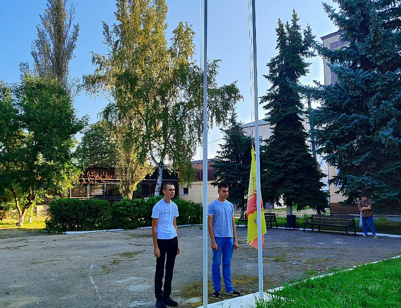 Поднятие флагов 16 сентября