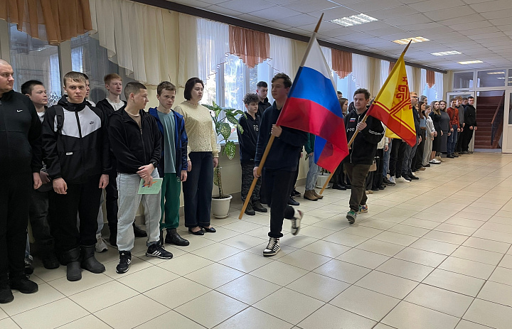 Вынос флагов 16 марта