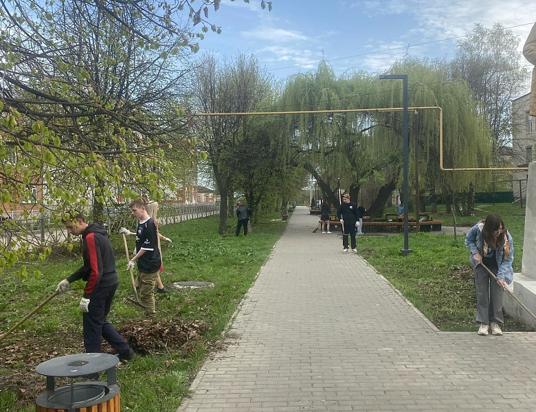 Субботник в сквере "30-летия ВЛКСМ".