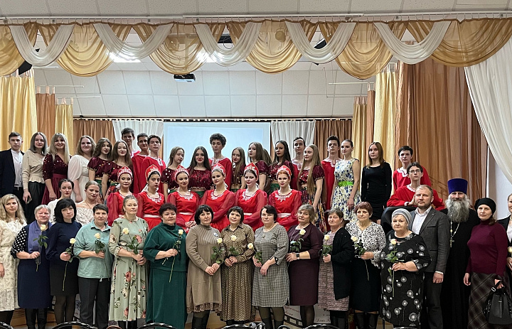 Всероссийская акция «Цветы для мамы Героя» в Алатырском технологическом колледже