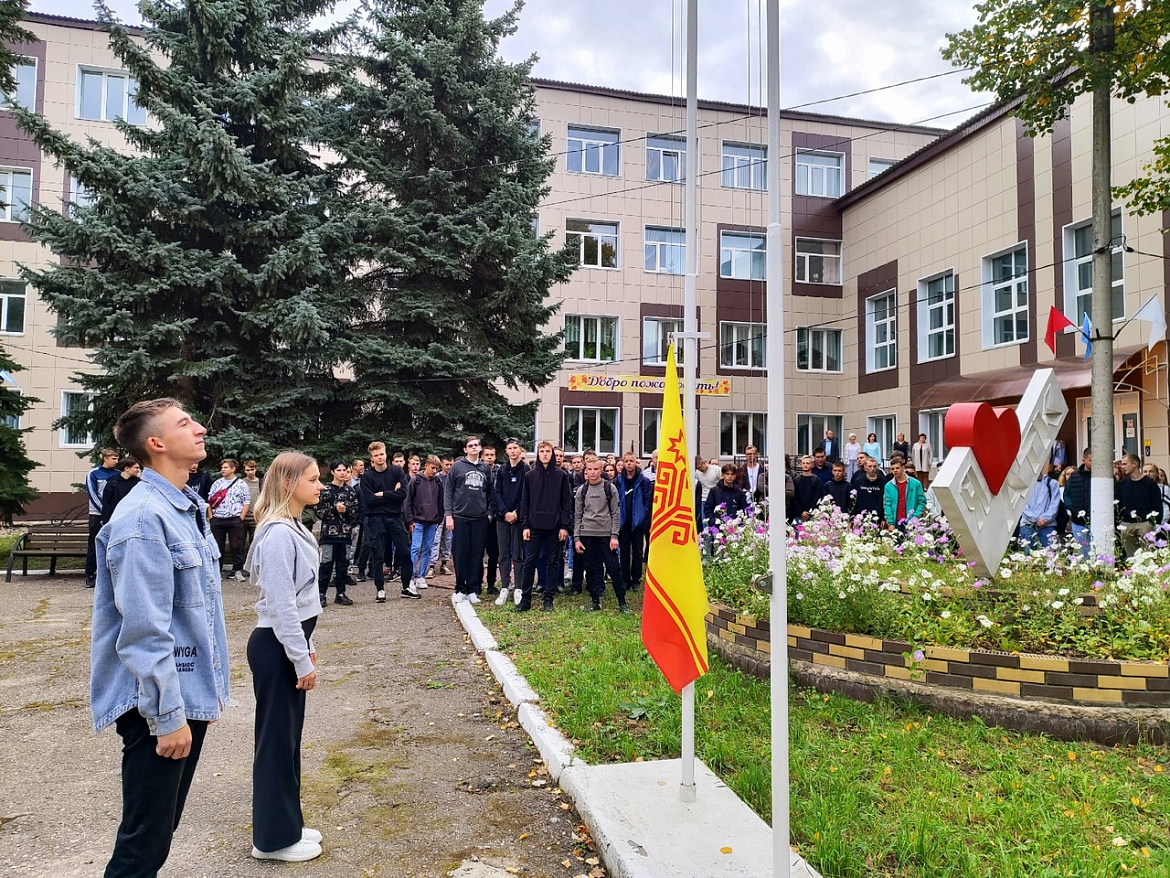 Поднятие Государственных флагов