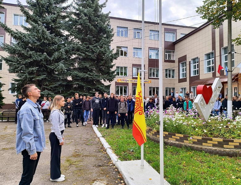 Поднятие Государственных флагов