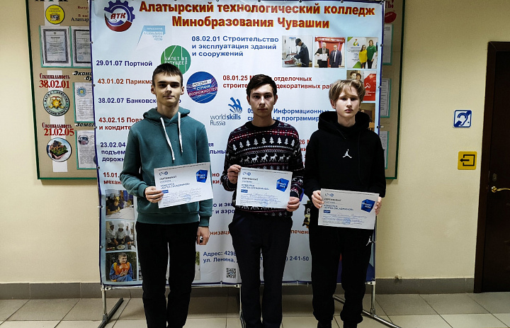Утро понедельника начали с награждений!
