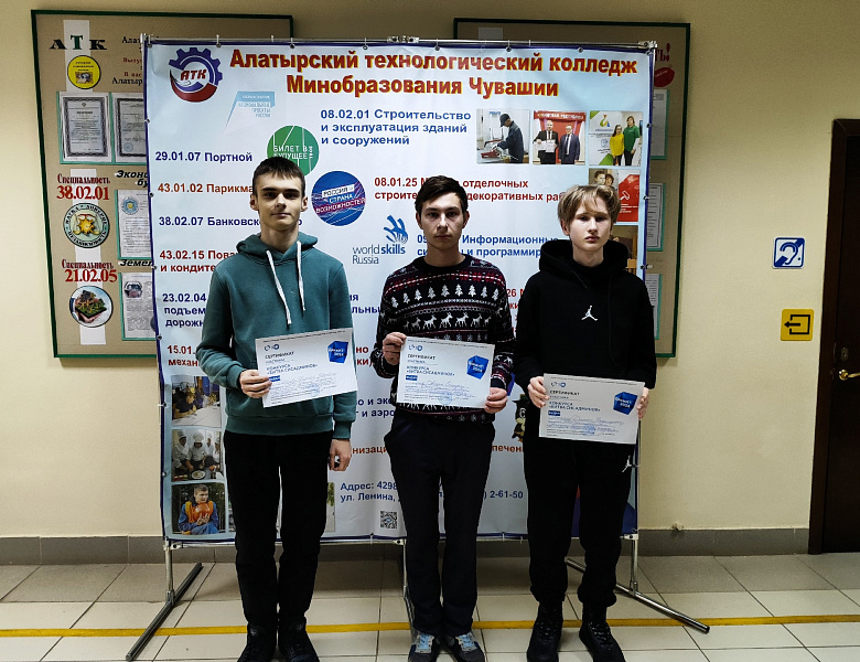 Утро понедельника начали с награждений!