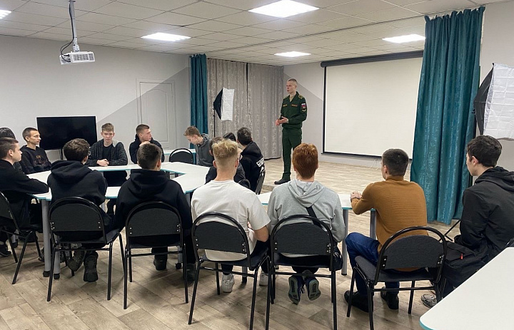 Встреча с уроженцем города Алатырь, проходящим обучение в одном из военных ВУЗов