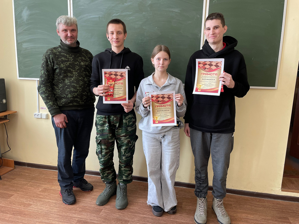 Первенство по шашкам и шахматам.