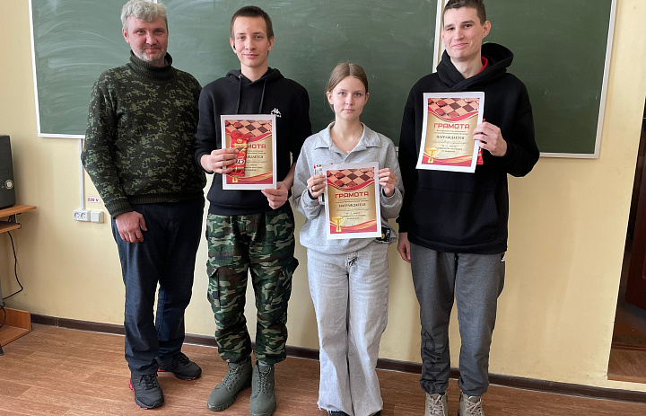 Первенство по шашкам и шахматам.