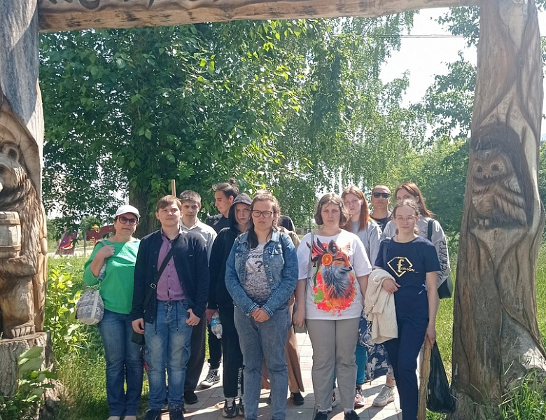Акция по уборке детской территории "Стрелка парк"