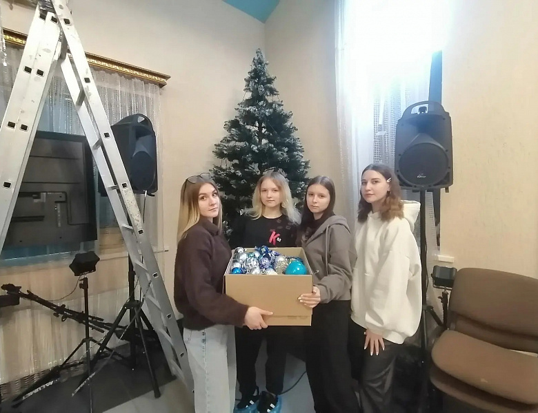 Уборка новогодних украшений