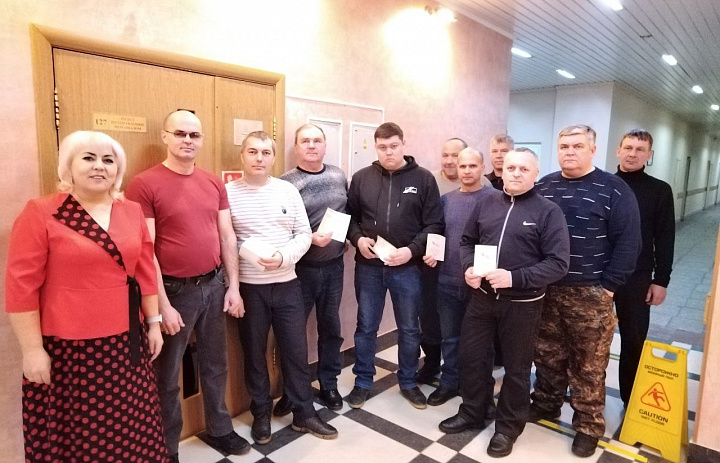 Вручение свидетельств о повышении квалификации «Профессиональное мастерство водителей транспортных средств»
