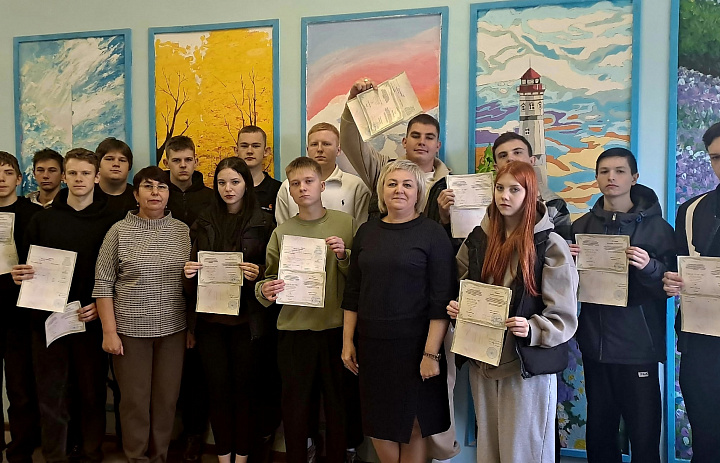 Получили свидетельства о присвоении квалификации «Маляр строительный»
